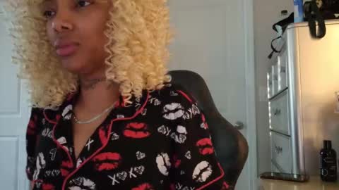 Snapshot of butterflybootyy chatting on December 2025 01:04:02 PM butterfly booty online show from December 2025 01:04:02 PM