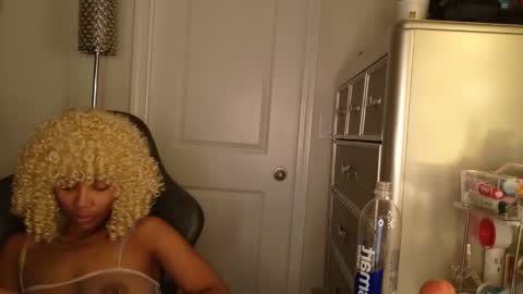 Snapshot of butterflybootyy chatting on December 2025 01:02:02 AM butterfly booty online show from December 2025 01:02:02 AM