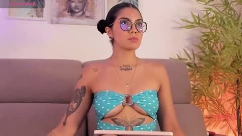 Snapshot of butterflyy1 chatting on December 2024 08:29:01 PM butterflyy1 online show from December 2024 08:29:01 PM