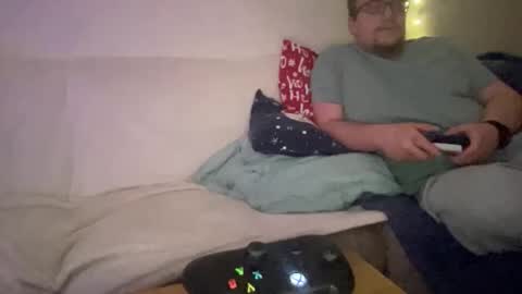 Snapshot of buzzndizzy chatting on December 2025 01:00:01 AM buzzndizzy online show from December 2025 01:00:01 AM