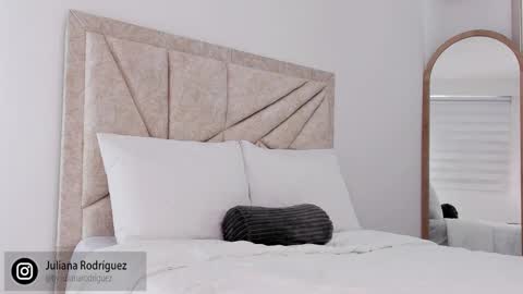    online show from October 2025 09:15:02 PM