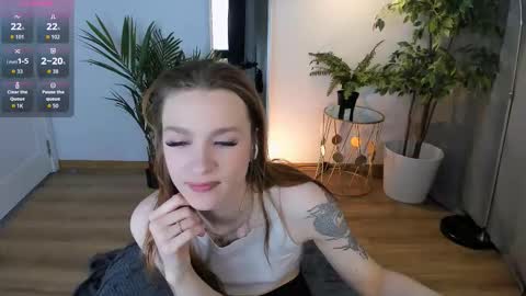 Snapshot of c_moonie_ chatting on November 2025 09:36:02 PM Polly online show from November 2025 09:36:02 PM