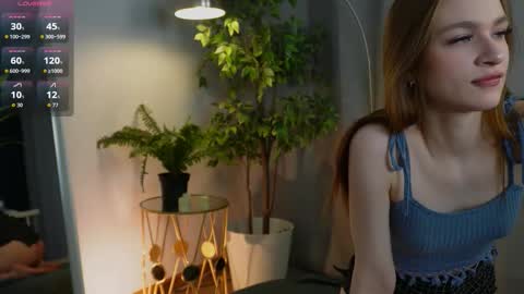 Snapshot of c_moonie_ chatting on November 2025 08:57:01 PM Polly online show from November 2025 08:57:01 PM