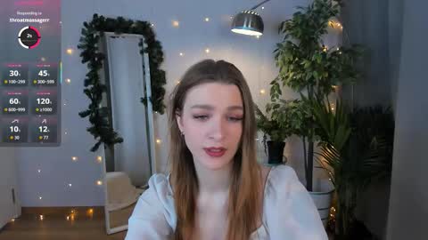 Snapshot of c_moonie_ chatting on December 2025 09:09:02 PM Polly online show from December 2025 09:09:02 PM