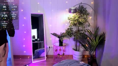 Snapshot of c_moonie_ chatting on February 2026 08:59:02 PM Polly online show from February 2026 08:59:02 PM