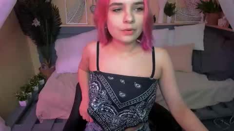 Snapshot of caitlin_crazy chatting on February 2026 10:43:01 AM Gina online show from February 2026 10:43:01 AM