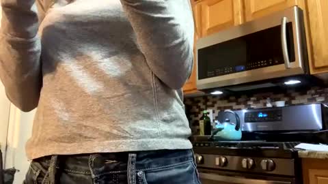 Snapshot of calishop1 chatting on December 2024 12:51:02 AM calishop1 online show from December 2024 12:51:02 AM