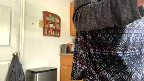 Snapshot of calishop1 chatting on December 2024 06:38:01 PM calishop1 online show from December 2024 06:38:01 PM