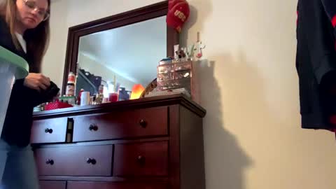 Snapshot of calishop1 chatting on February 2025 06:43:01 PM calishop1 online show from February 2025 06:43:01 PM