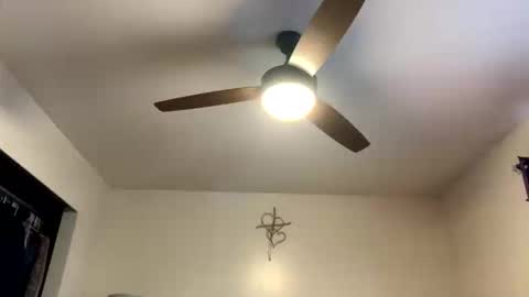 Snapshot of calishop1 chatting on November 2025 07:46:02 PM calishop1 online show from November 2025 07:46:02 PM