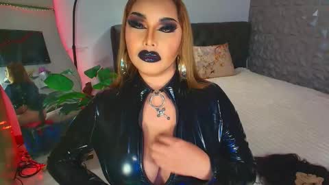 Snapshot of calista_palmer chatting on December 2024 01:40:01 PM Miss Jane Commander online show from December 2024 01:40:01 PM