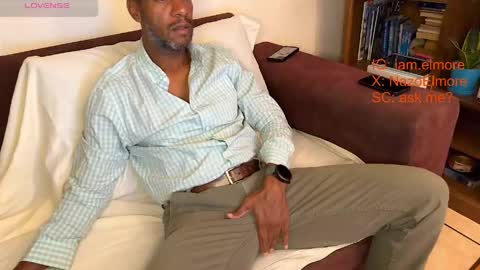 Snapshot of callmeelmore chatting on April 2026 04:48:01 AM My name is Robert Dont be shysay hi I love to chat. For requests or dirty talk please use tips online show from April 2026 04:48:01 AM