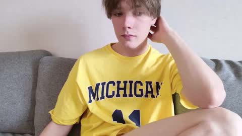 Snapshot of callmenineoneseven chatting on October 2025 08:03:01 AM Nick online show from October 2025 08:03:01 AM