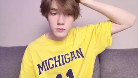 Snapshot of callmenineoneseven chatting on November 2025 12:06:02 PM Nick online show from November 2025 12:06:02 PM