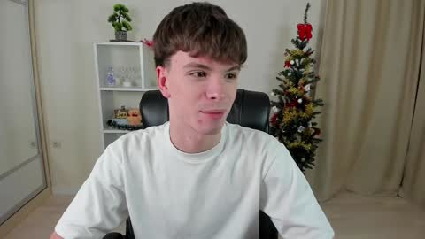 Hey I am Calvin  online show from December 2024 07:03:02 PM