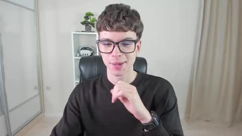 Hey I am Calvin  online show from February 2025 07:13:01 PM