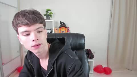 Hey I am Calvin  online show from February 2025 07:05:02 PM