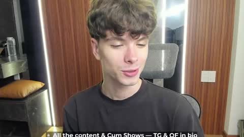 Snapshot of calvin_loves_you chatting on April 2026 05:17:01 PM Hey I am Calvin online show from April 2026 05:17:01 PM