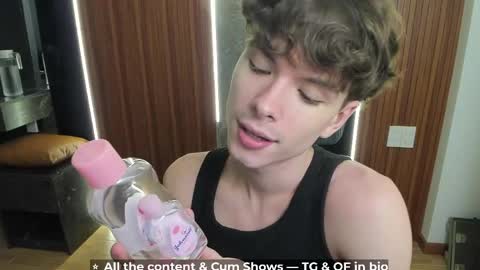 Snapshot of calvin_loves_you chatting on April 2026 05:10:02 PM Hey I am Calvin online show from April 2026 05:10:02 PM