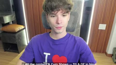 Snapshot of calvin_loves_you chatting on May 2026 05:17:02 PM Hey I am Calvin online show from May 2026 05:17:02 PM