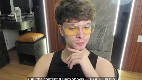 Snapshot of calvin_loves_you chatting on May 2026 04:33:02 PM Hey I am Calvin online show from May 2026 04:33:02 PM
