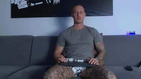 Calvin  online show from December 2024 08:12:02 PM