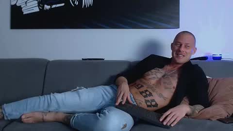 Calvin  online show from December 2024 01:59:01 AM