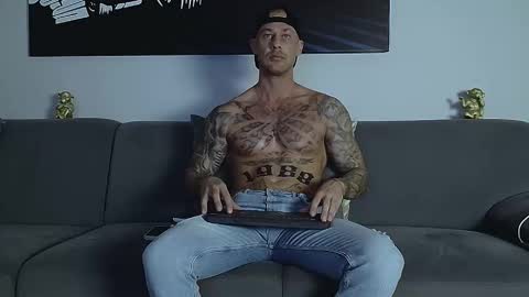 Calvin  online show from September 2025 10:43:02 PM