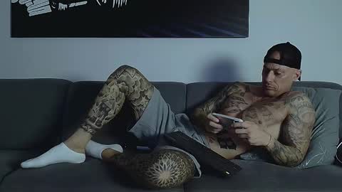 Calvin  online show from September 2025 08:54:01 PM