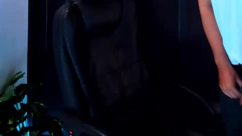 camara110 online show from December 2024 11:48:01 PM