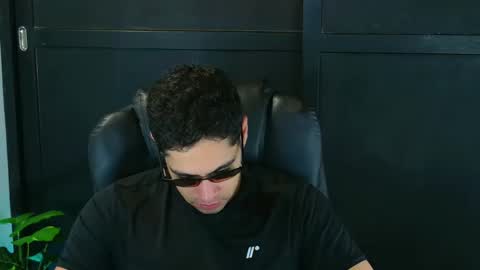 camara110 online show from February 2025 06:43:02 PM