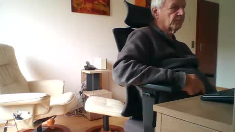 camcologne online show from December 2025 10:24:01 AM