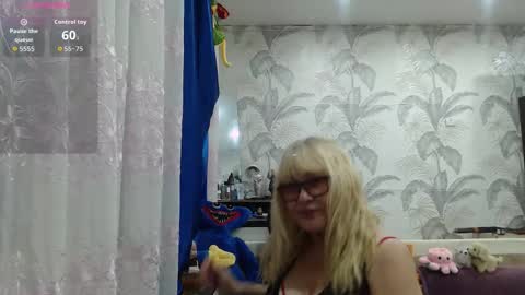 CamDiva1 online show from November 2025 08:29:01 PM