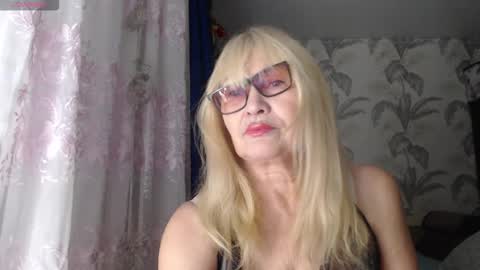 CamDiva1 online show from December 2025 01:10:01 AM
