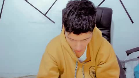 Snapshot of cameron_re chatting on February 2025 09:30:01 AM cameron_re online show from February 2025 09:30:01 AM