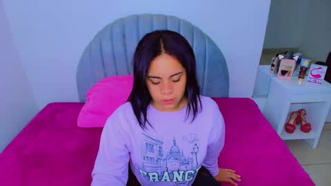 Snapshot of cami_bunnygirlx chatting on September 2025 04:23:01 AM CAMI online show from September 2025 04:23:01 AM