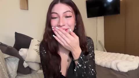 Snapshot of cami_calderon chatting on November 2025 12:16:02 AM Camila online show from November 2025 12:16:02 AM