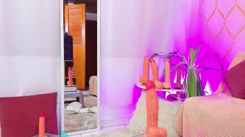 Snapshot of cami_evanns chatting on September 2025 05:44:01 AM Camila online show from September 2025 05:44:01 AM