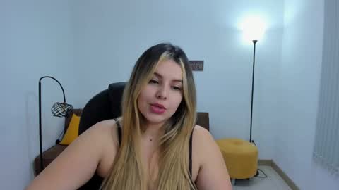 Snapshot of camiilaa1 chatting on February 2025 07:05:01 AM Camila online show from February 2025 07:05:01 AM