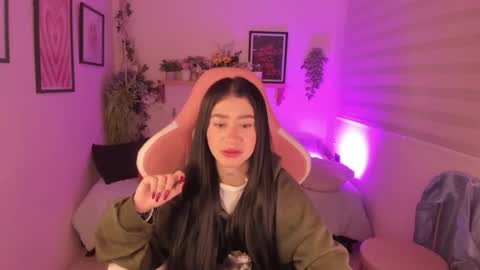 Snapshot of camiilaatorres chatting on November 2025 02:57:02 AM camila online show from November 2025 02:57:02 AM