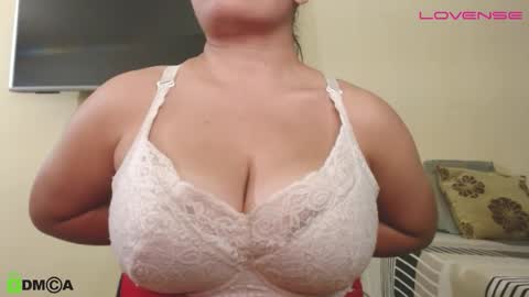 Camila  online show from October 2025 04:50:01 PM