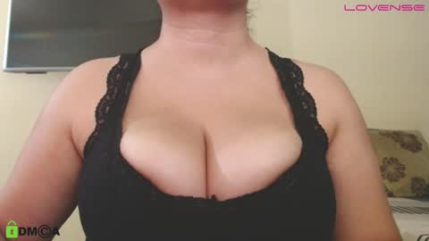 Camila  online show from November 2025 12:59:02 PM