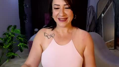 Snapshot of camil_milfdream chatting on June 2026 11:14:01 AM Camil online show from June 2026 11:14:01 AM