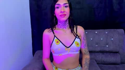 Snapshot of camila_coxx chatting on December 2025 06:32:01 AM s online show from December 2025 06:32:01 AM