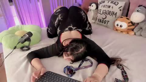 Camila online show from February 2025 11:31:01 PM