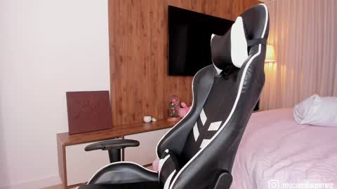 Camila online show from October 2025 08:06:02 PM