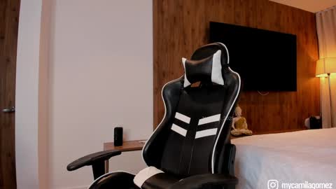 Camila online show from November 2025 12:10:01 AM