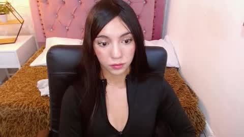 Cami online show from November 2025 07:46:02 PM