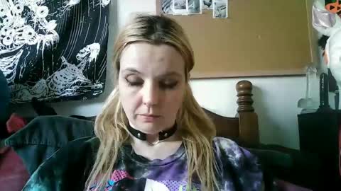 Snapshot of camille_deville chatting on December 2024 02:42:01 AM Camille Deville online show from December 2024 02:42:01 AM