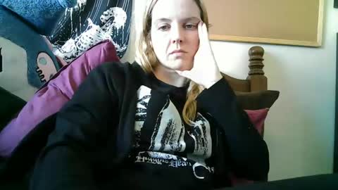 Snapshot of camille_deville chatting on January 2025 02:28:02 AM Camille Deville online show from January 2025 02:28:02 AM